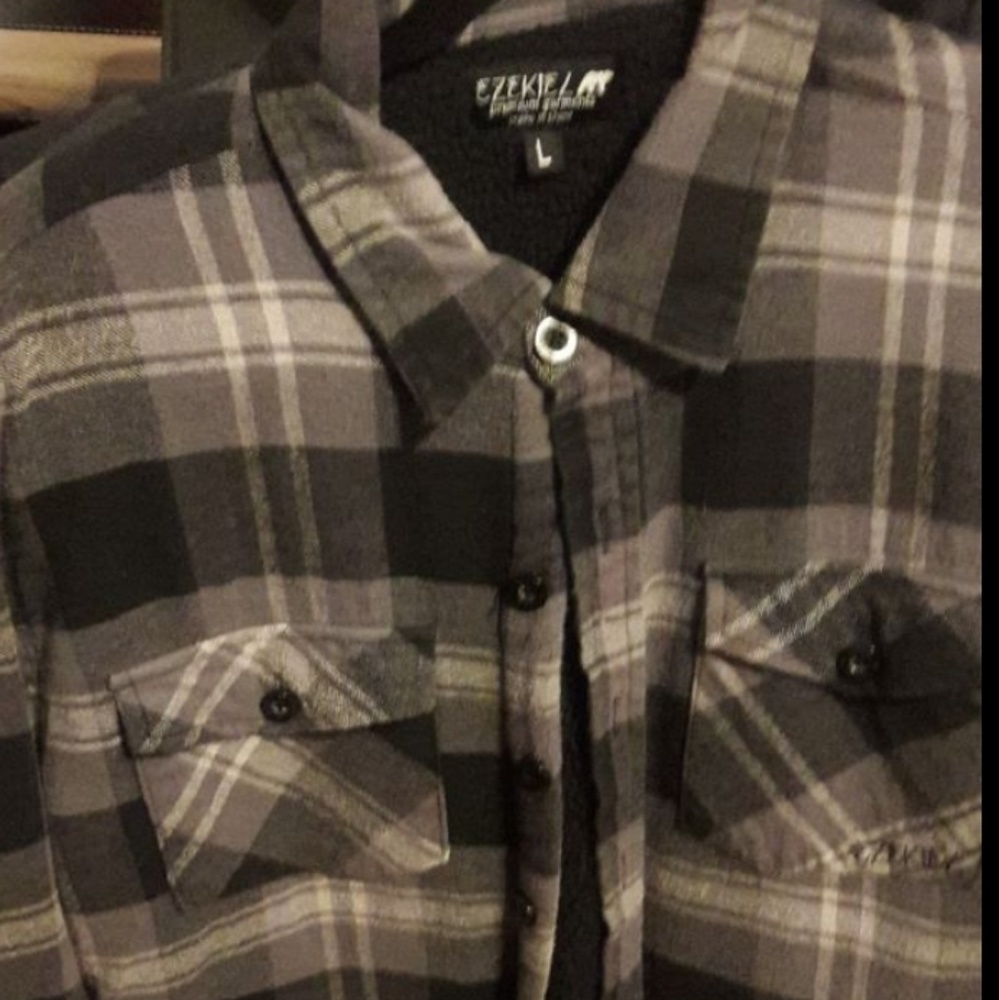 Ezekiel men's Size Large. Barely worn